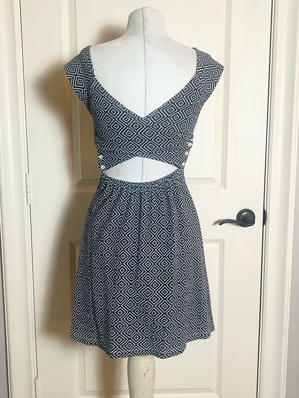Anthropologie Postmark Matilde Dress Navy Geometric V-Neck Cross Back size 4P